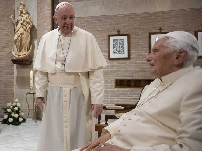 Vacunan al papa Francisco y a Benedicto XVI en el Vaticano