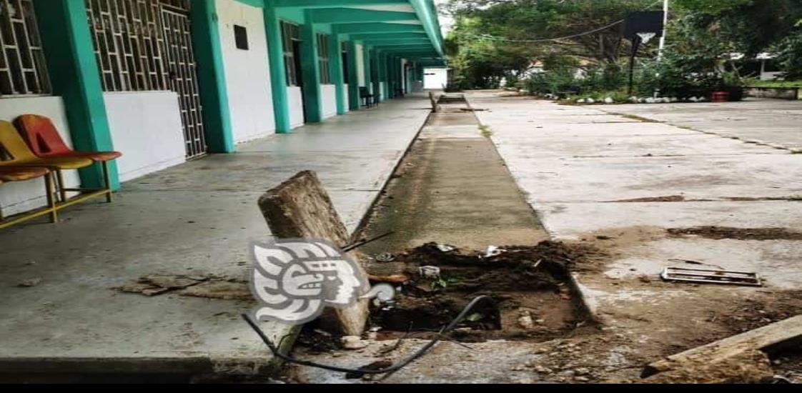 Delincuentes roban cables de energía a escuela secundaria