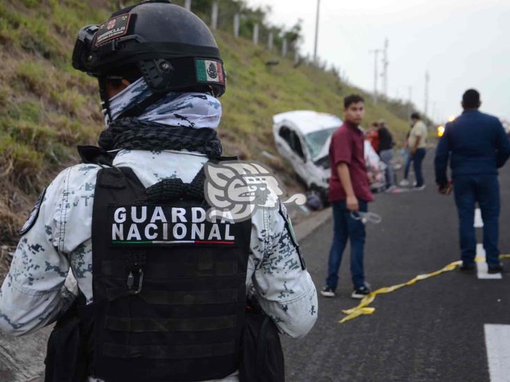 Vuelcan y pierden la vida dos jóvenes en carretera Veracruz-Cardel