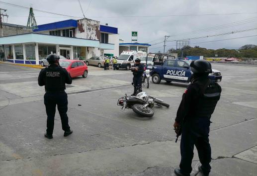 Vehículo arrolla a Policía de Ixtaczoquitlán en Orizaba