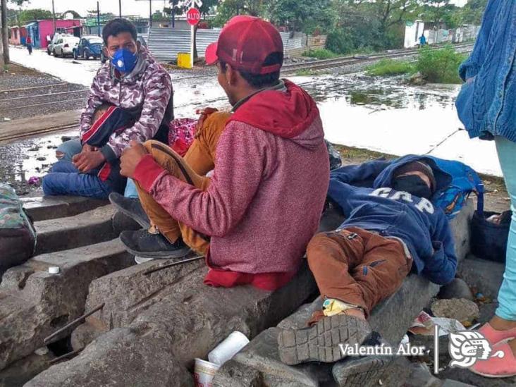 “En nuestro país perdimos todo”, huyen hondureños por tormentas y Maras