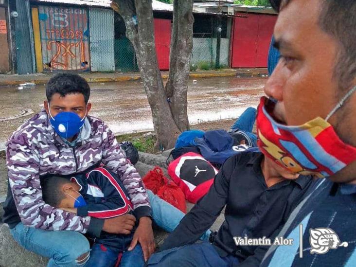 “En nuestro país perdimos todo”, huyen hondureños por tormentas y Maras