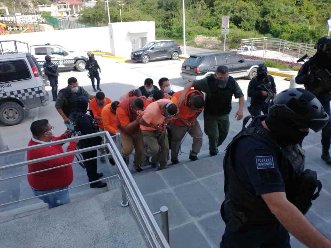 Por desaparición forzada, 17 años de prisión a ex policías de Papantla