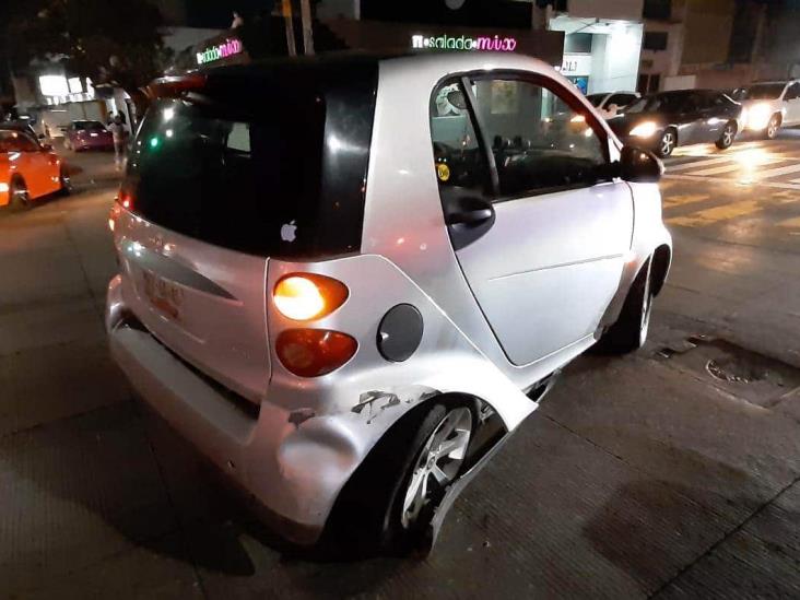 Accidente vehicular en Boca del Río termina en volcadura