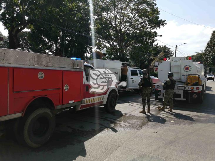 Se incendia vivienda de abuelita en Coatza; vecinos la auxilian