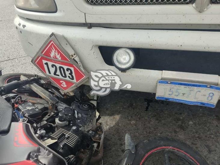 Conductor de pipa arrolla a motociclista en Veracruz