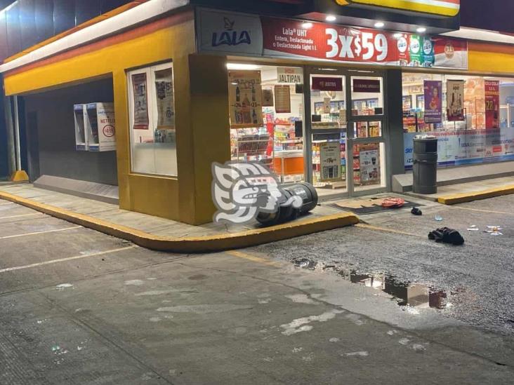 Detienen a vecino de Cosoleacaque por asaltar un Oxxo en Jáltipan