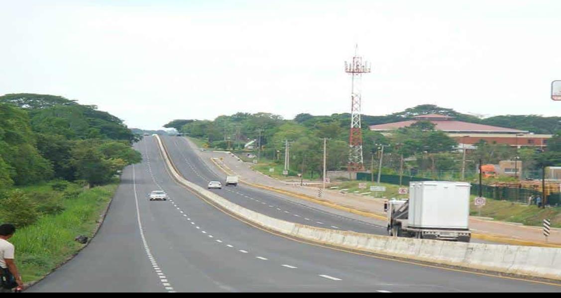 Rescatan a 128 indocumentados en el puente Coatzacoalcos II