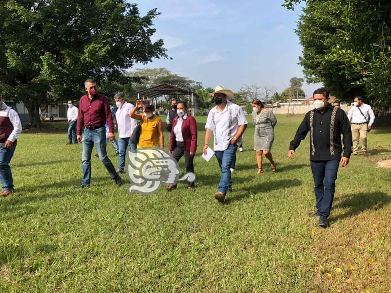 Buscarán que maestros de Veracruz obtengan vacunas contra COVID-19