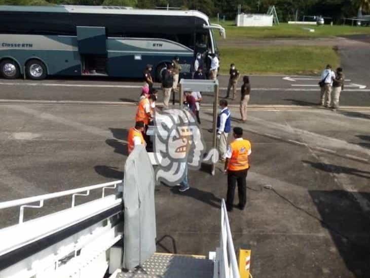 Repatrió INM a 136 hondureños desde el Aeropuerto de Minatitlán