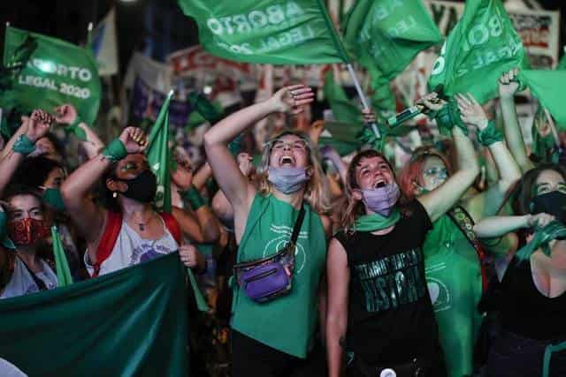 Hoy entró en vigor ley del aborto en Argentina