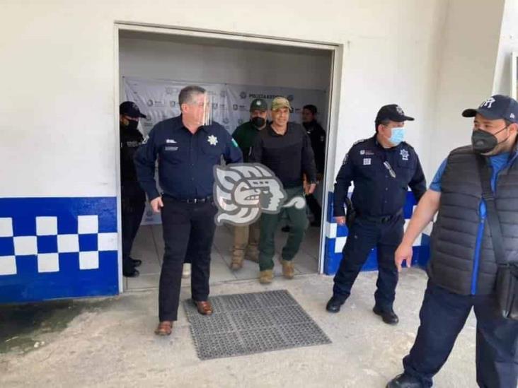 Supervisa Hugo Gutiérrez base policiaca de Las Choapas