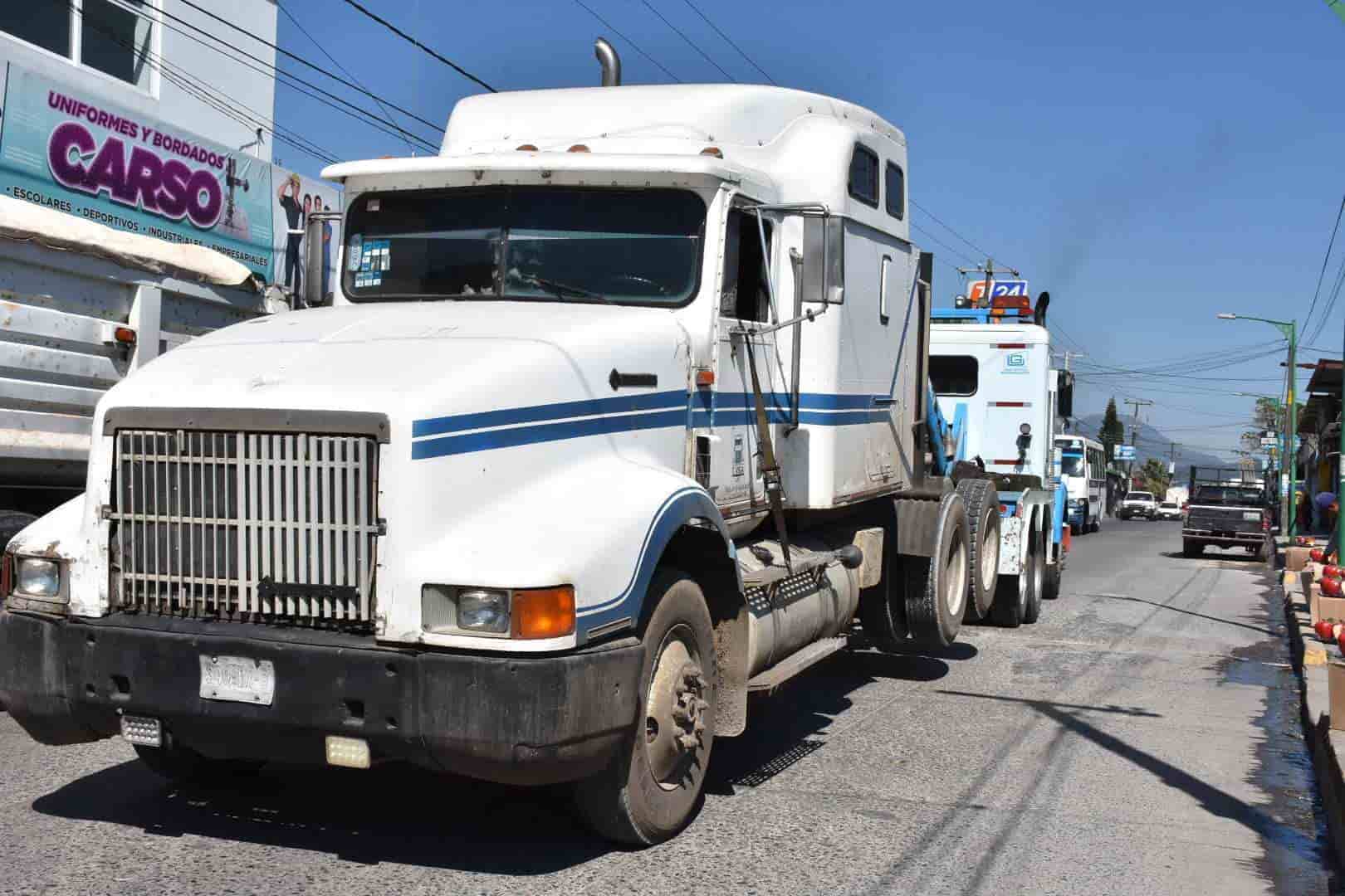 Recuperan tractocamión con reporte de robo en Tlilapan