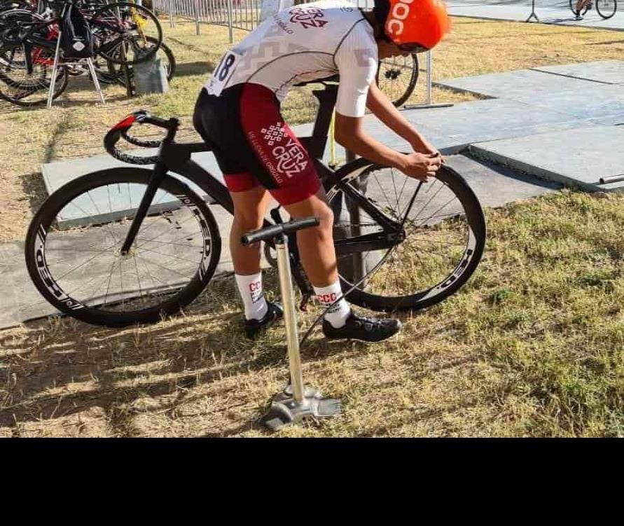 Nacif Valencia se mantiene entrenando en el ciclismo