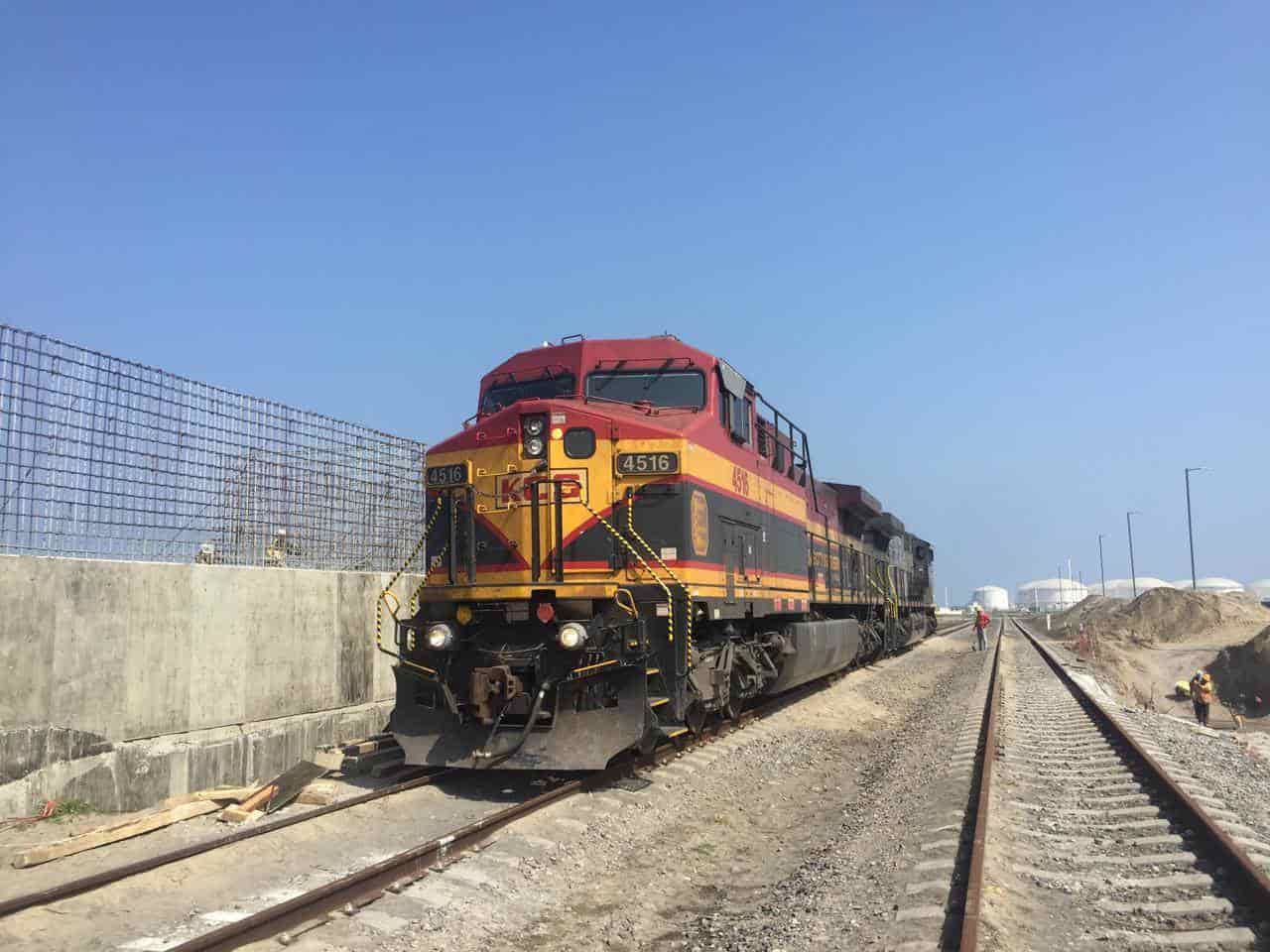 Listo tramo ferroviario en el puerto