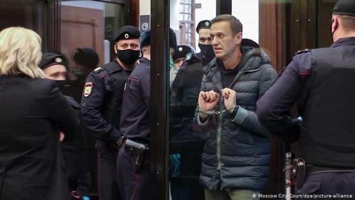 Audiencia ante tribunal busca “asustar a millones”, dice Navalny