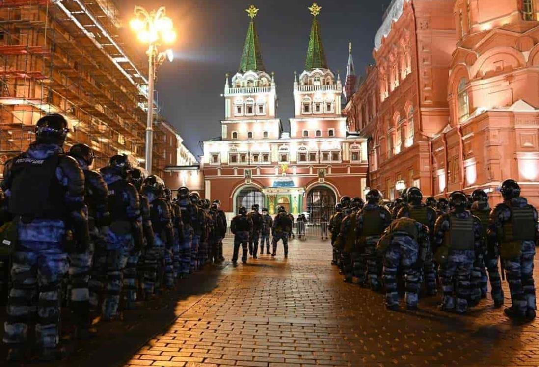 Corte de Moscú condena a 3 años y medio de prisión a Navalny