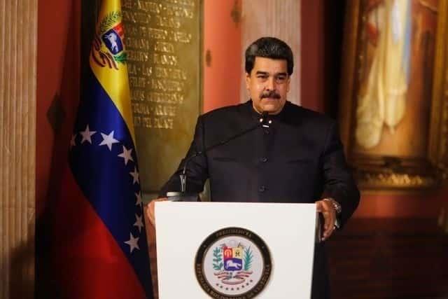 Autoriza EU transacciones en puertos y aeropuertos de Venezuela