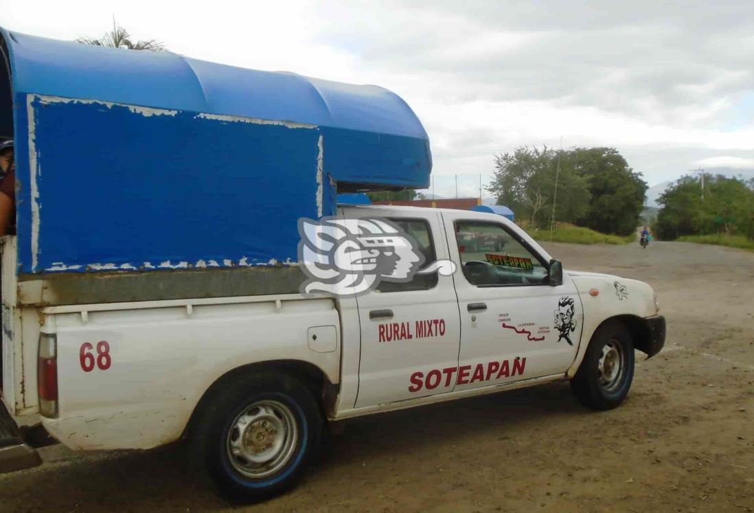 Acusan mal trato por parte de choferes del mixto rural en Soteapan
