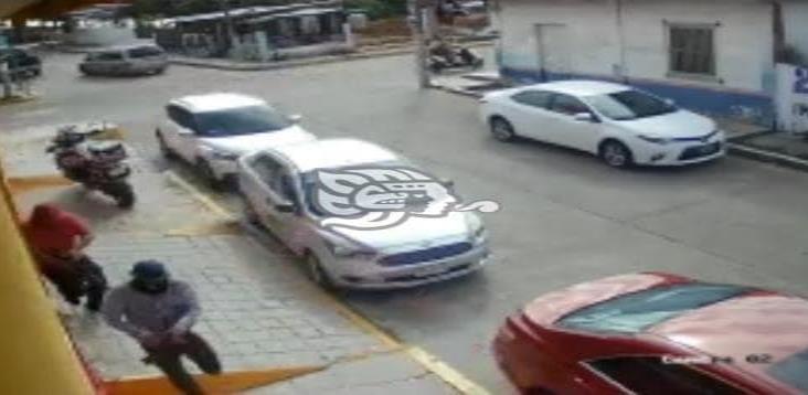 Fiscal y diputada sobreviven a ataque armado en restaurante de Oluta