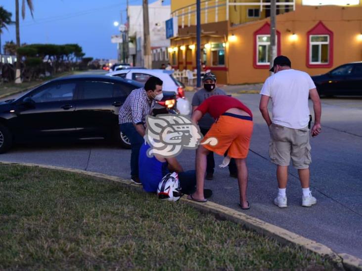 Motociclista choca y derrapa en el Malecón de Coatzacoalcos