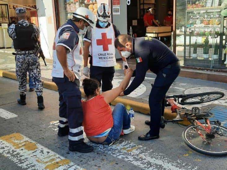 Atropellan a mujer quien transitaba en bicicleta en calles de Veracruz