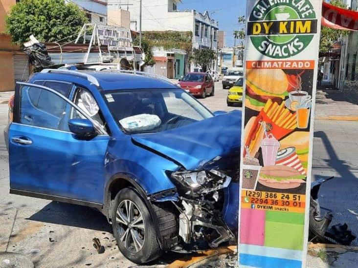 Se registra accidente entre dos unidades particulares en calles de Veracruz