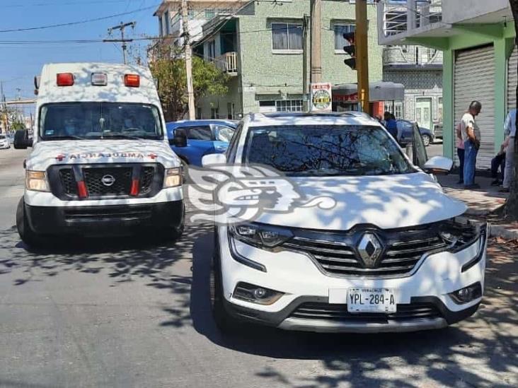 Se registra accidente entre dos unidades particulares en calles de Veracruz