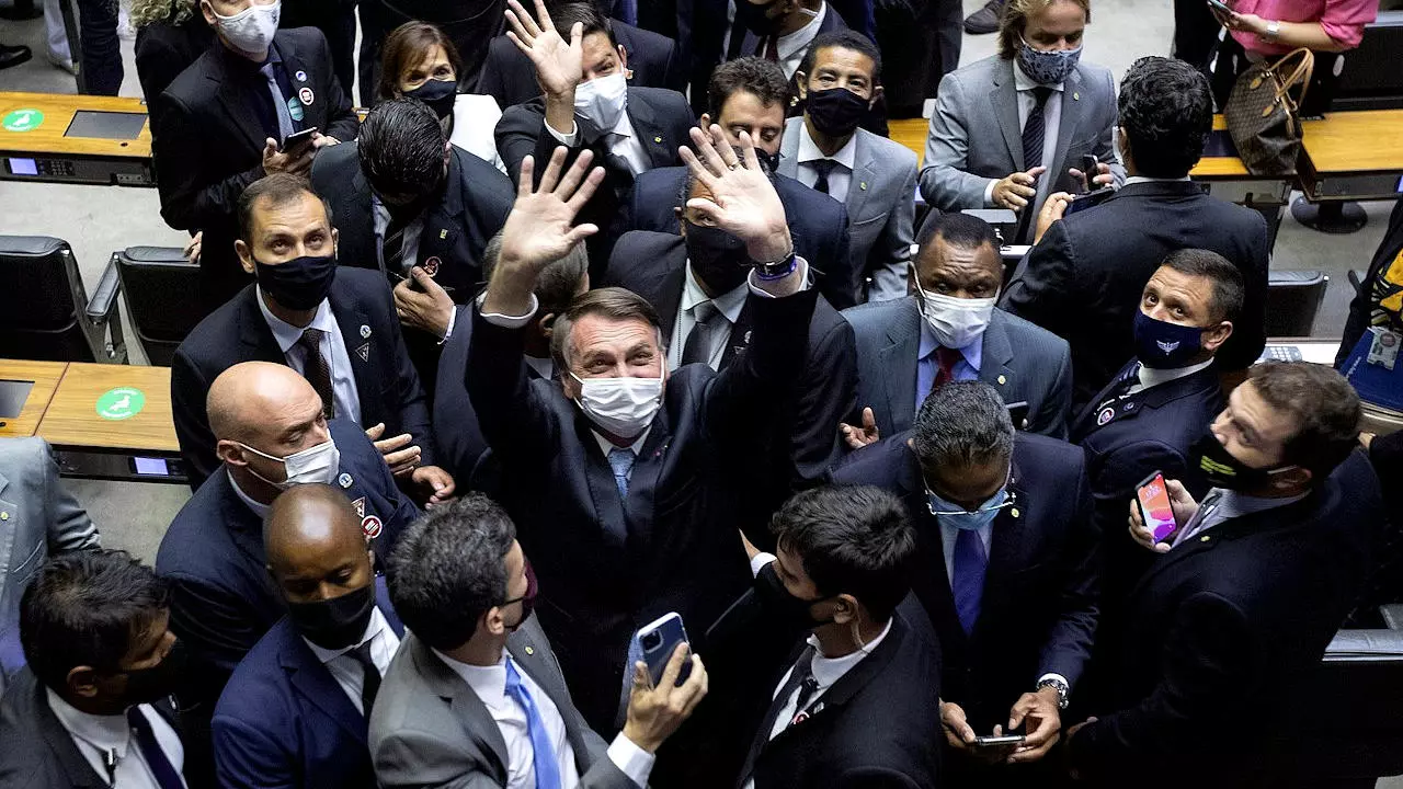 Abuchean a Bolsonaro en el Congreso de Brasil