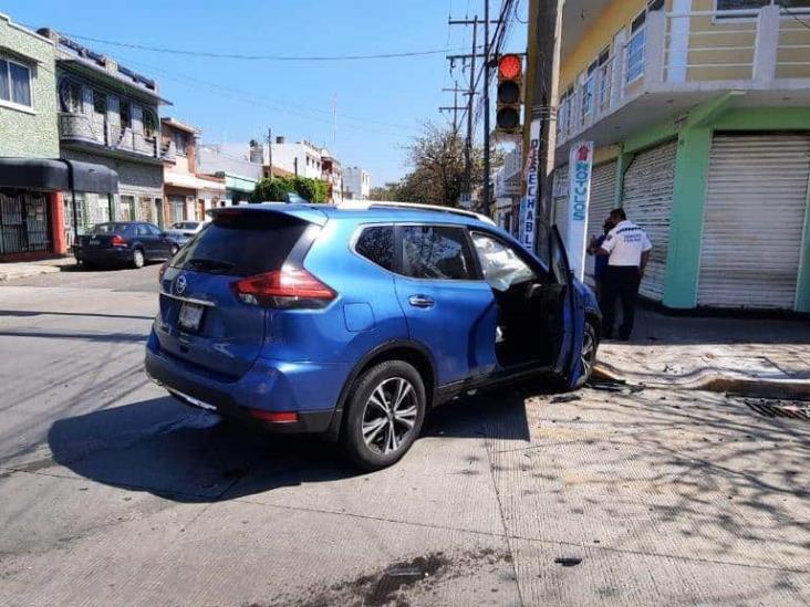 Se registra accidente entre dos unidades particulares en calles de Veracruz