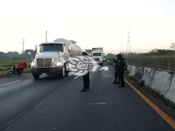 Persecución y balazos en autopista del sur; tres detenidos