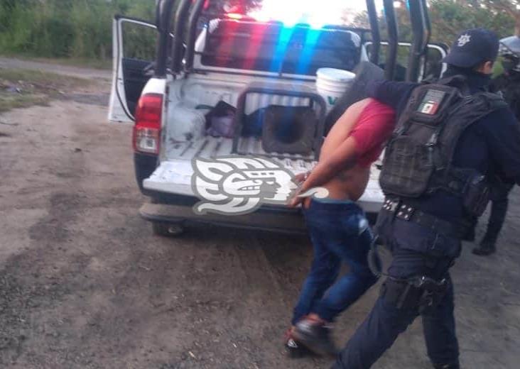 Persecución y balazos en autopista del sur; tres detenidos