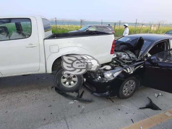 Deja cuantiosos daños, accidente automovilístico en fraccionamiento de Veracruz