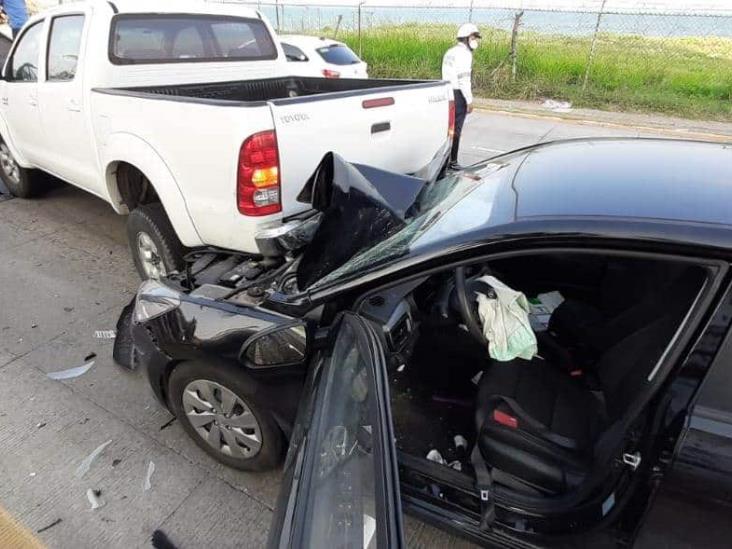 Deja cuantiosos daños, accidente automovilístico en fraccionamiento de Veracruz