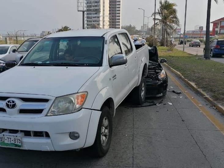 Deja cuantiosos daños, accidente automovilístico en fraccionamiento de Veracruz