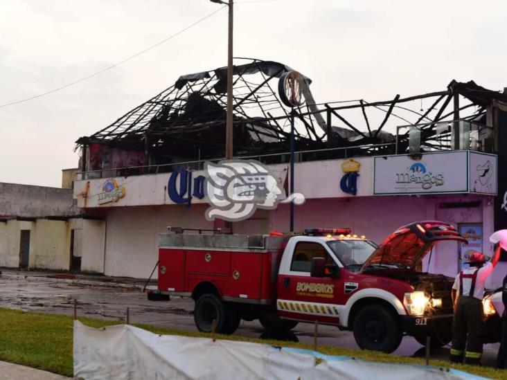 Delincuencia vuelve a incendiar la palapa “Mangos” en Coatzacoalcos