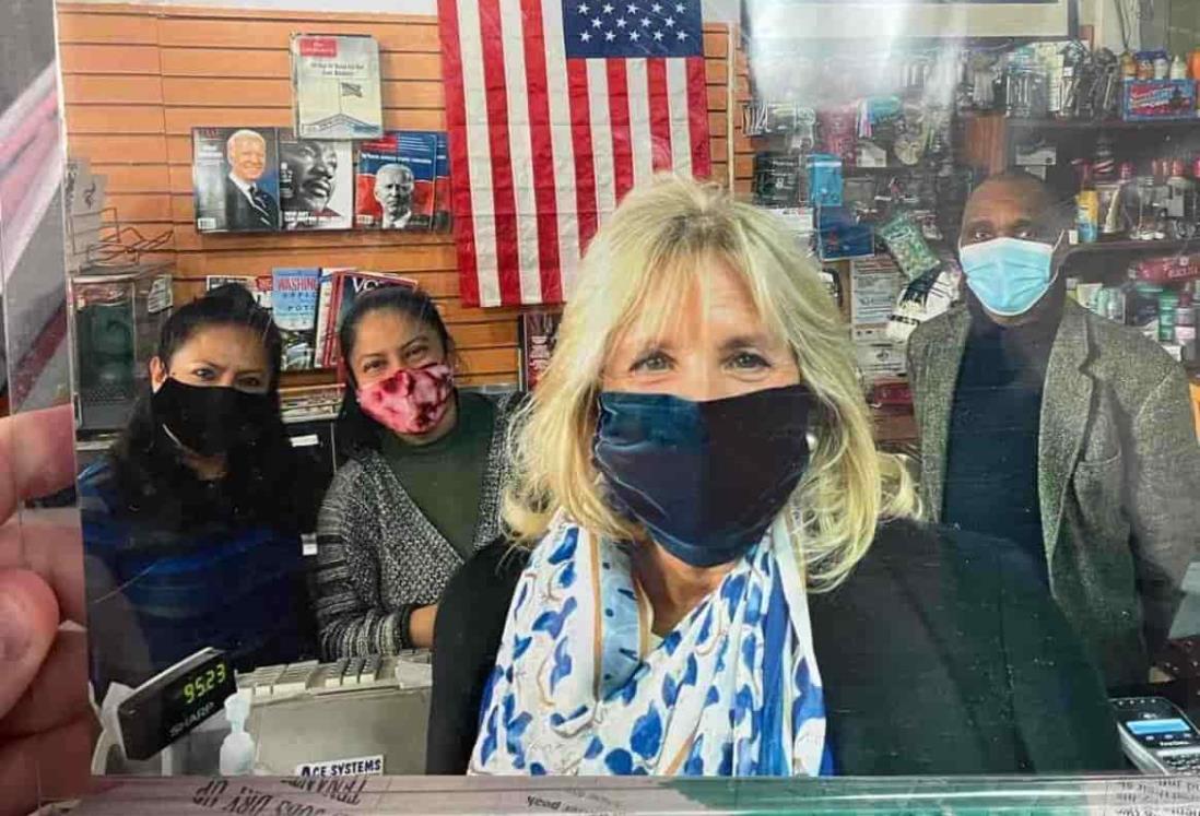 Jill Biden, viral tras comprar en un local de revistas hispano