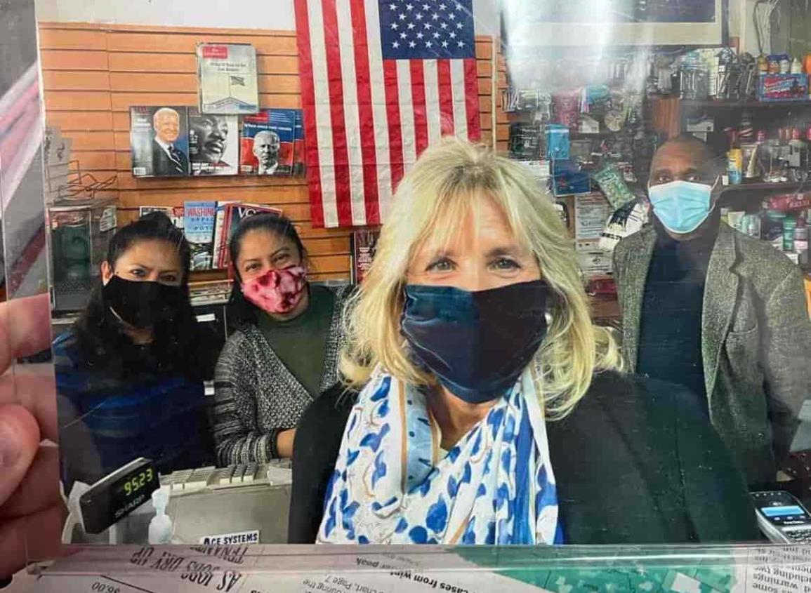 Jill Biden, viral tras comprar en un local de revistas hispano