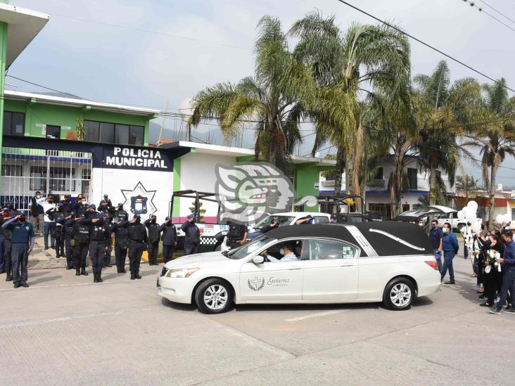 Con misa en el ayuntamiento, dan último adiós al alcalde de Atzacan