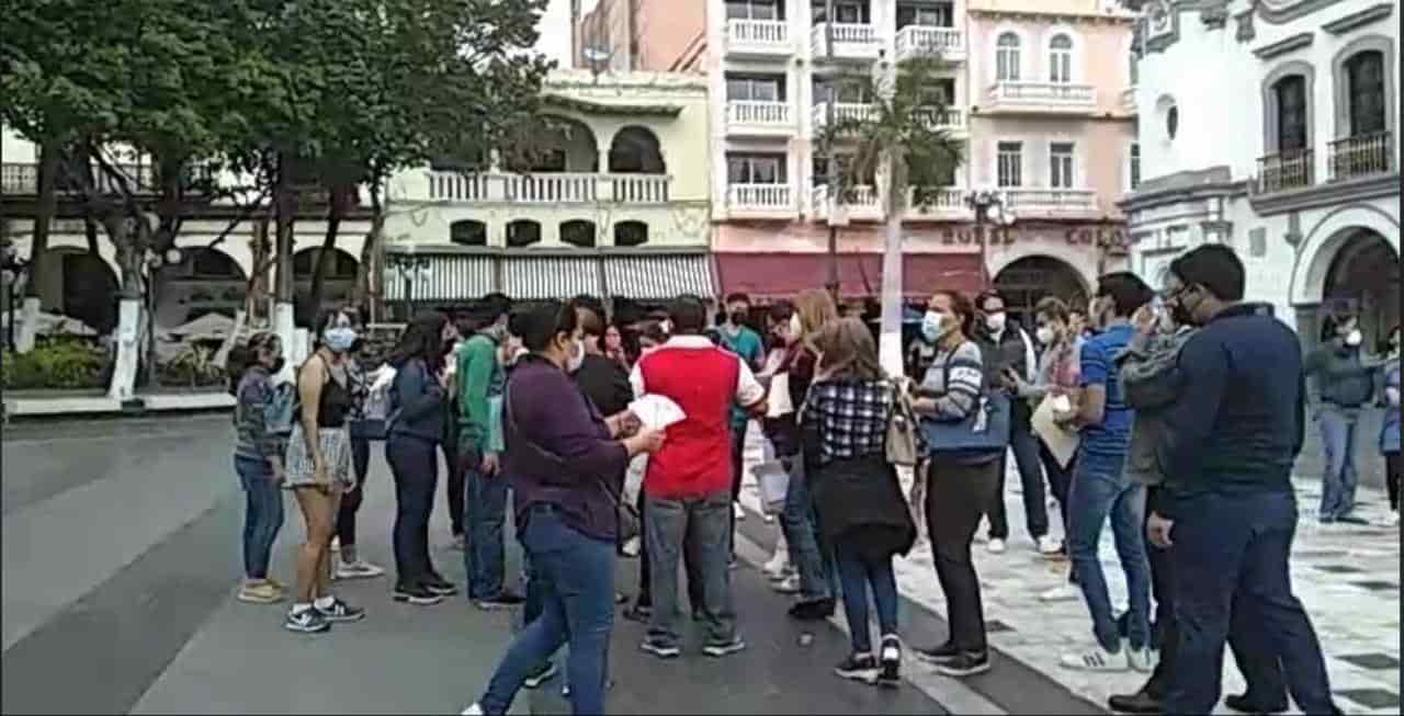 Padres exigen reembolso por suspensión de fiesta de graduación