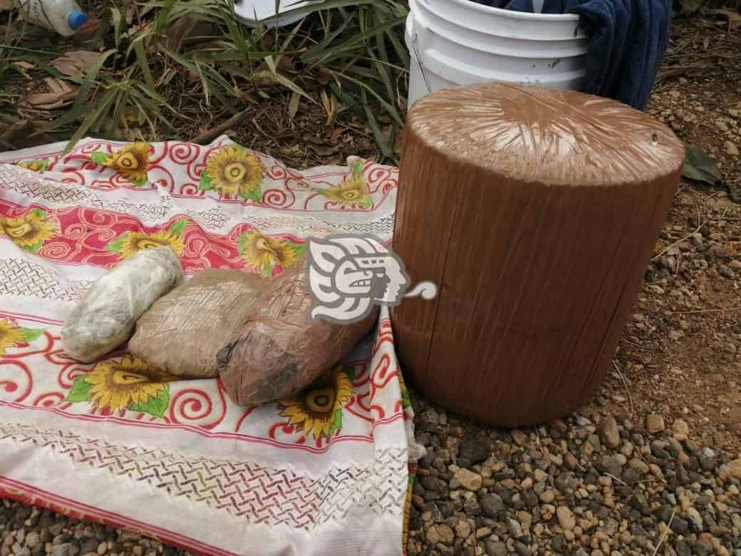 Abandonan 10 kilos de marihuana en camino de Jesús Carranza