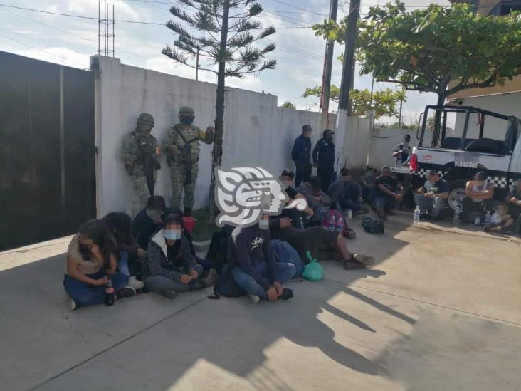 SSP resguarda a 233 migrantes en carretera Las Choapas-Ocozocoautla