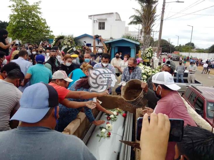 Blindado y emotivo último adiós dedican a Gladys Merlín y Carla Enríquez