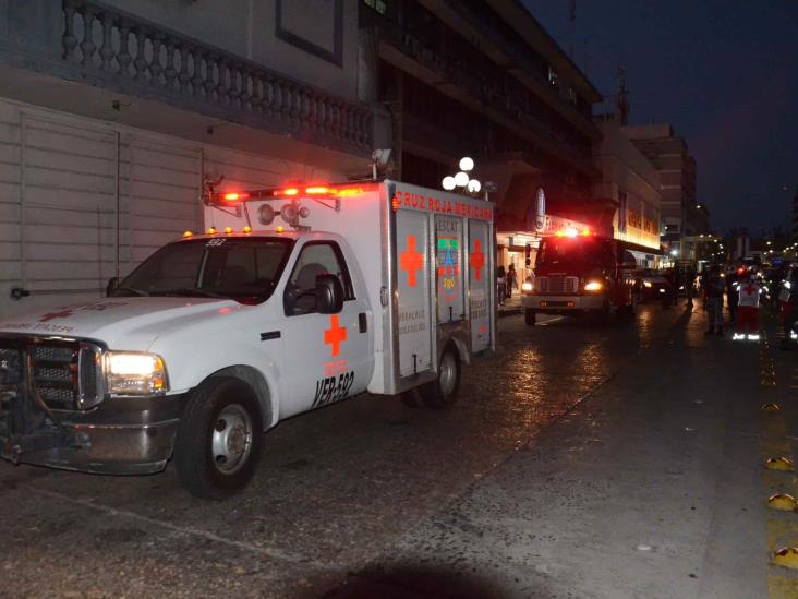 Supuesto incendio en Teatro Reforma, moviliza a bomberos