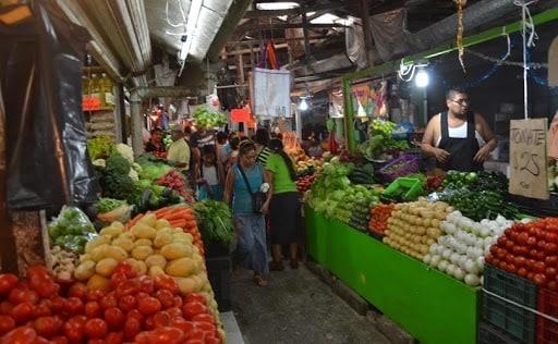 Aumentan precios de productos en canasta básica; tomate continua a la baja