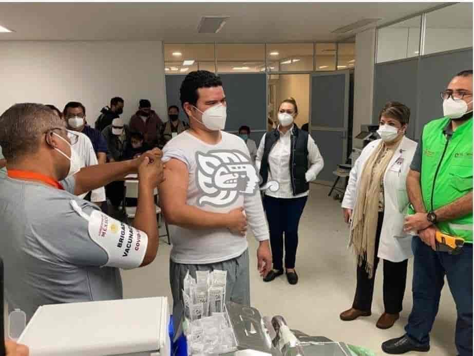 Vacunarán a personal de salud del hospital de Oluta