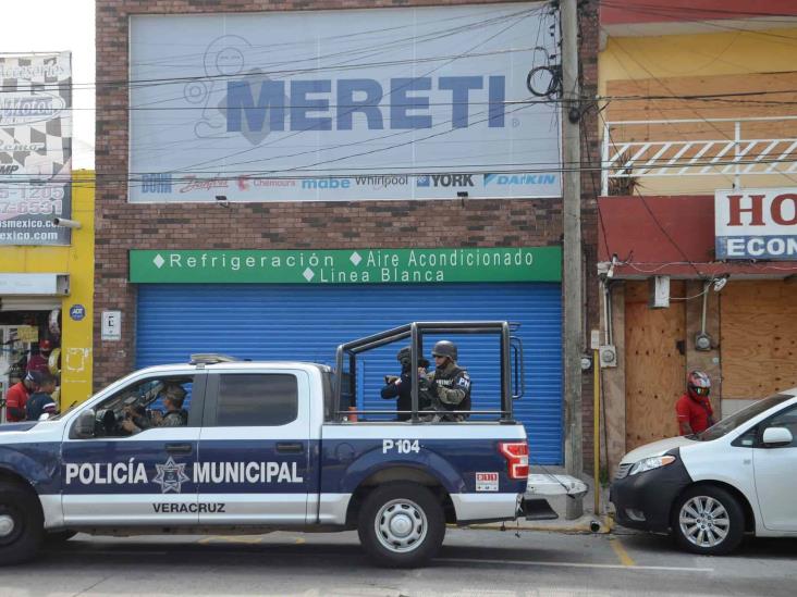 De manera violenta, asaltan negocio en Veracruz