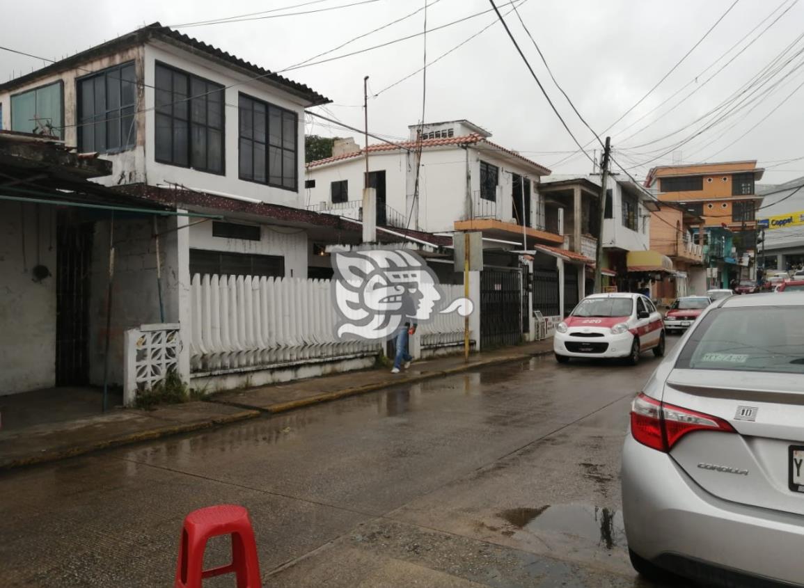 Norte deja encharcamientos y tira cableado en Nanchital