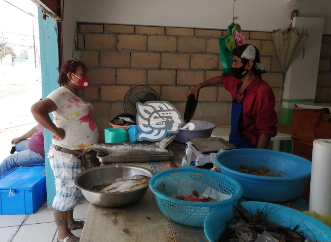Suben los mariscos y el pollo al inicio de cuaresma en Nanchital