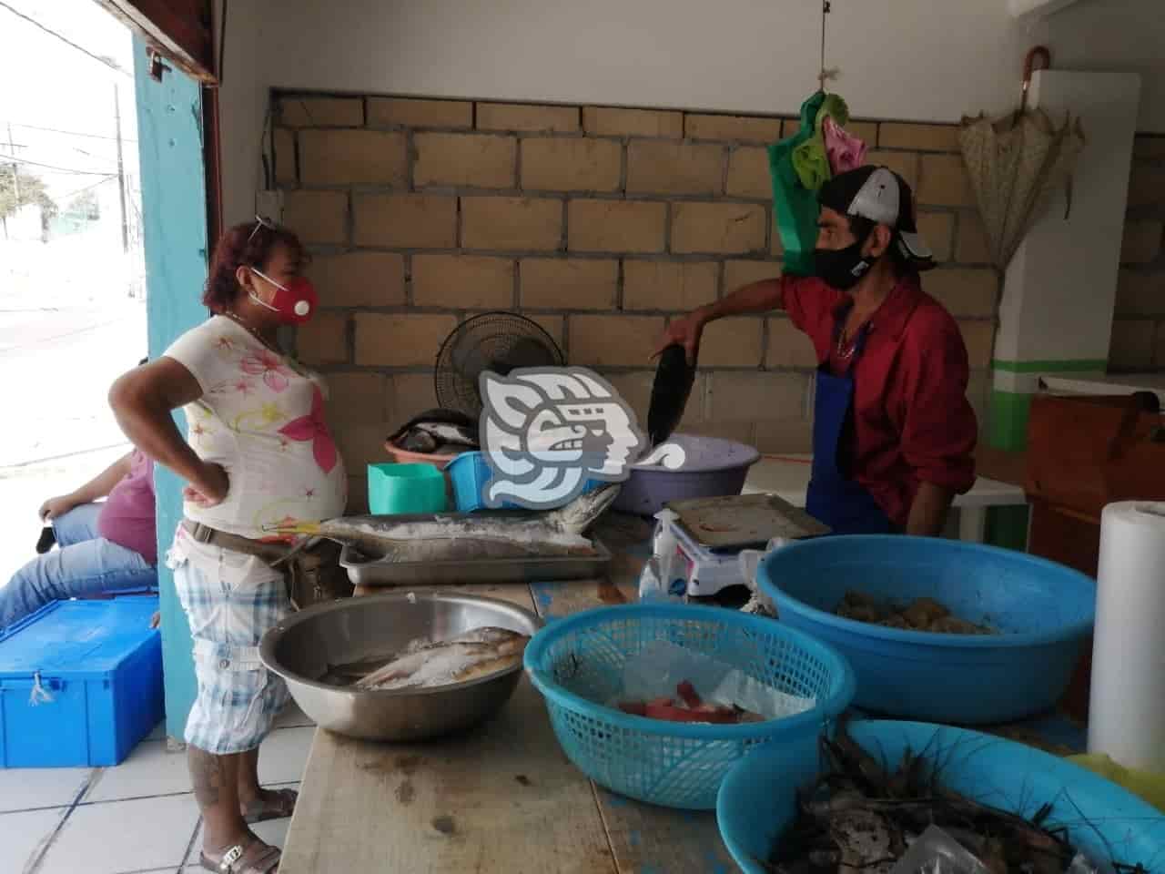 Suben los mariscos y el pollo al inicio de cuaresma en Nanchital